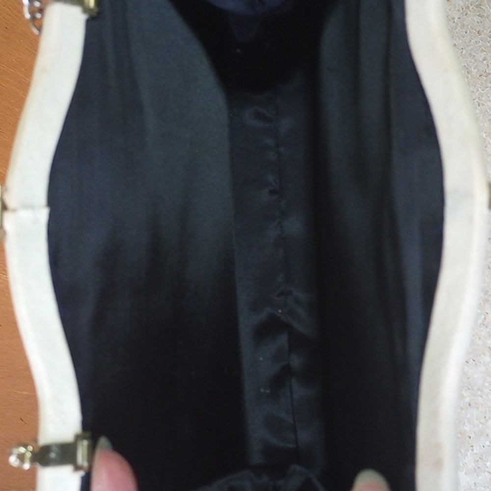 Vintage Cream Leather Clutch, Gold Hardware, Black Interior, Neutral. Leaf Clasp - Picture 3 of 4